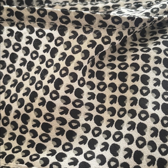 Sioni Sleeveless Black and White Patterned  Top - Chic & Versatile • Size Medium - Picture 3 of 17